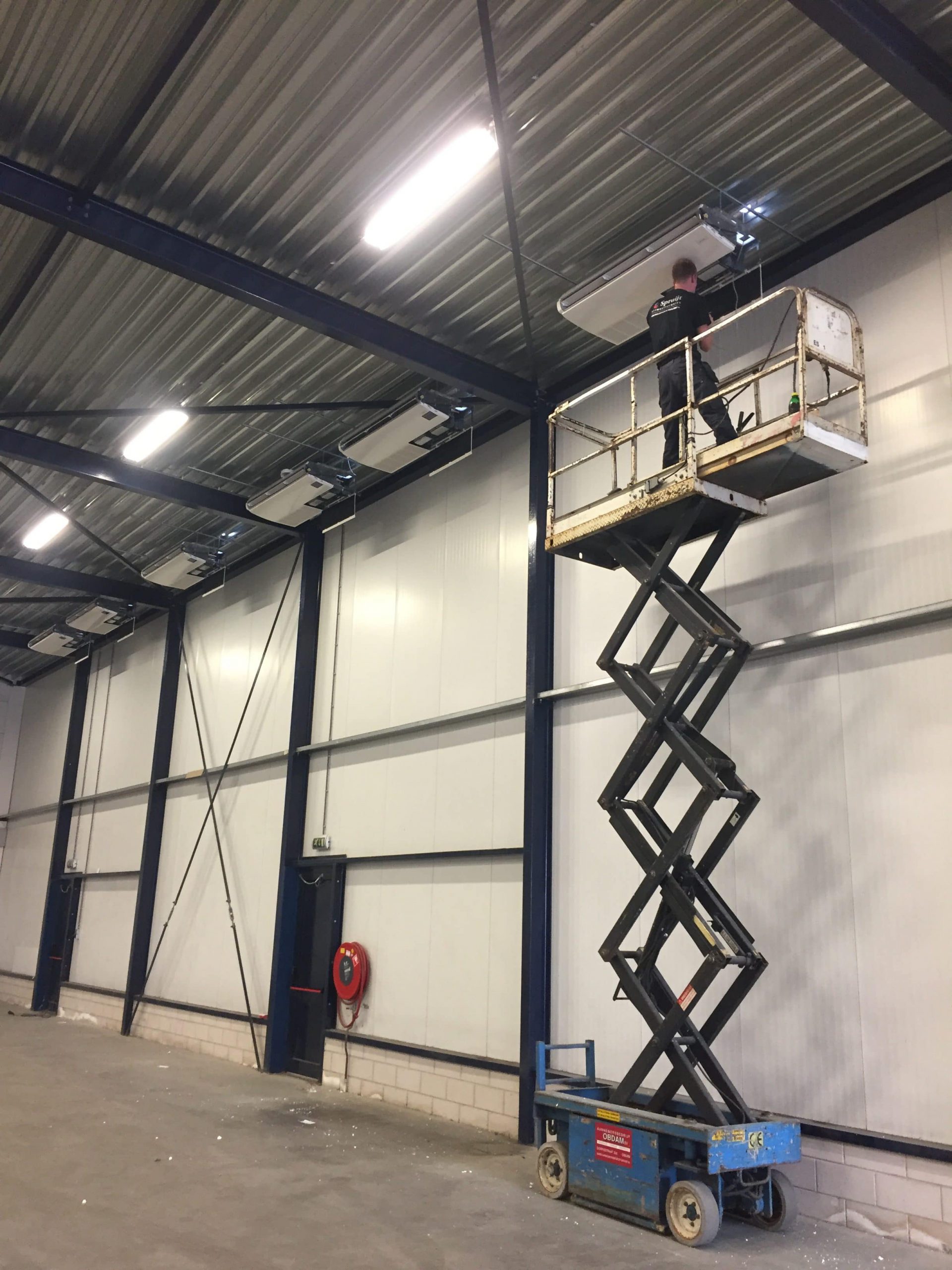 Plaatsing airco's in bedrijfspand