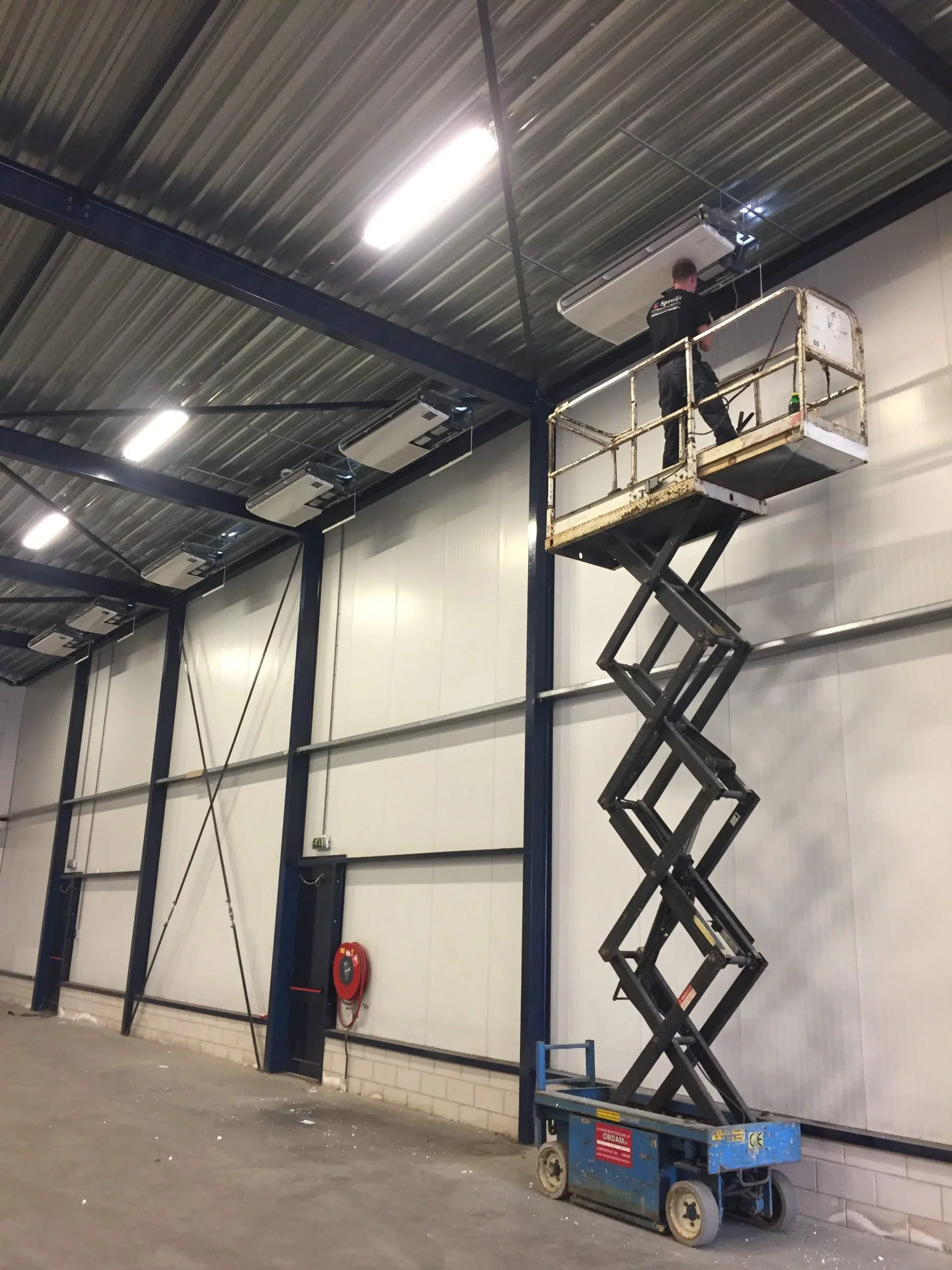 Plaatsing airco's in bedrijfspand