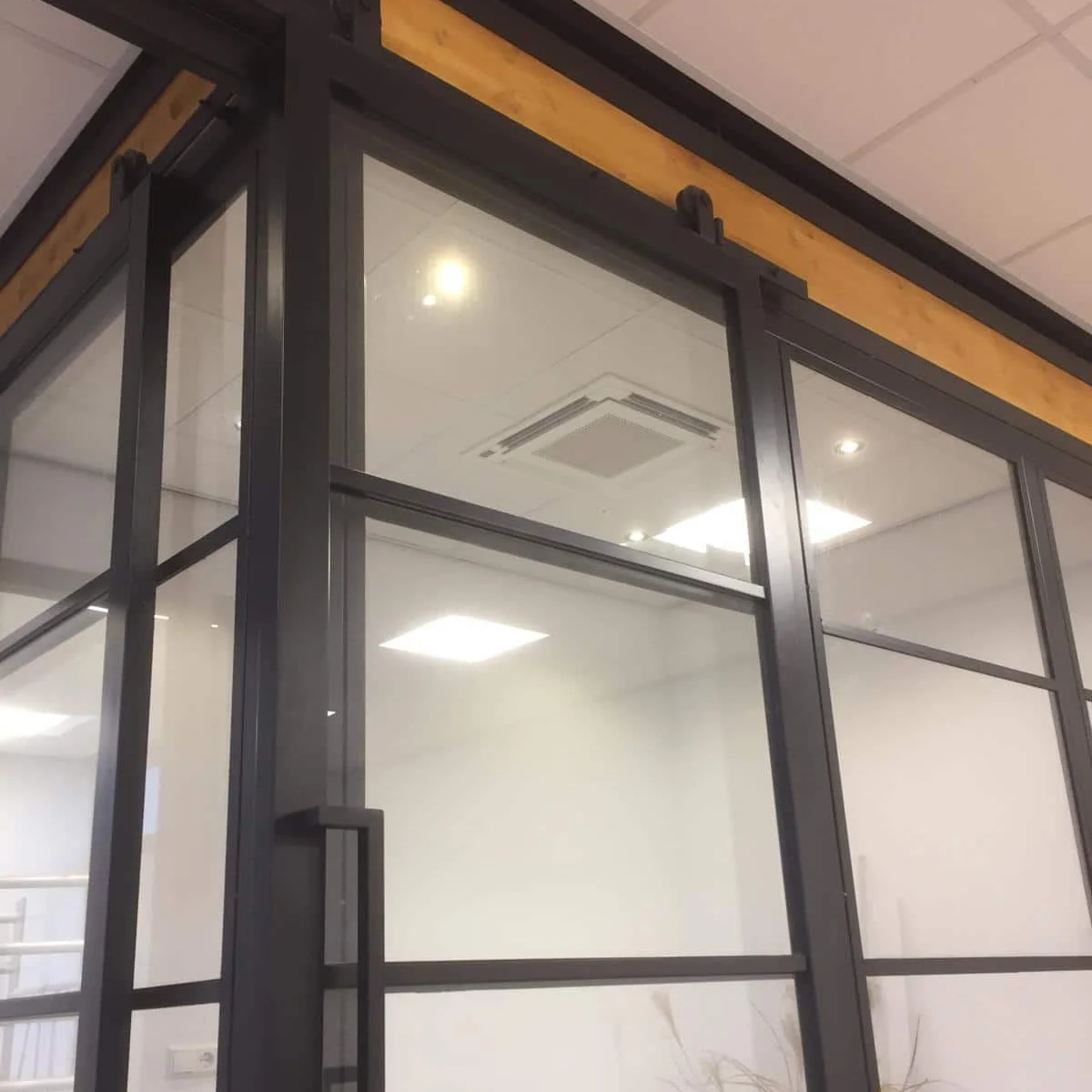 De Rijp plafondinbouw unit airco kantoor Spruijt Klimaat - De Rijp plafondinbouw unit airco kantoor