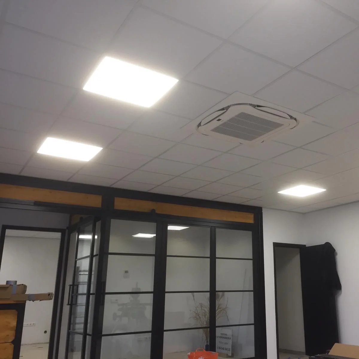 De Rijp plafondinbouw unit airco kantoor Spruijt Klimaat - De Rijp plafondinbouw unit airco kantoor