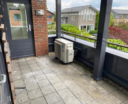 Airco unit op balkon
