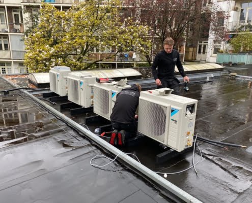 Plaatsing airco op het dak van woning