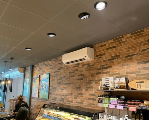 Plaatsing plafondunit airco in kantoor in Alkmaar
