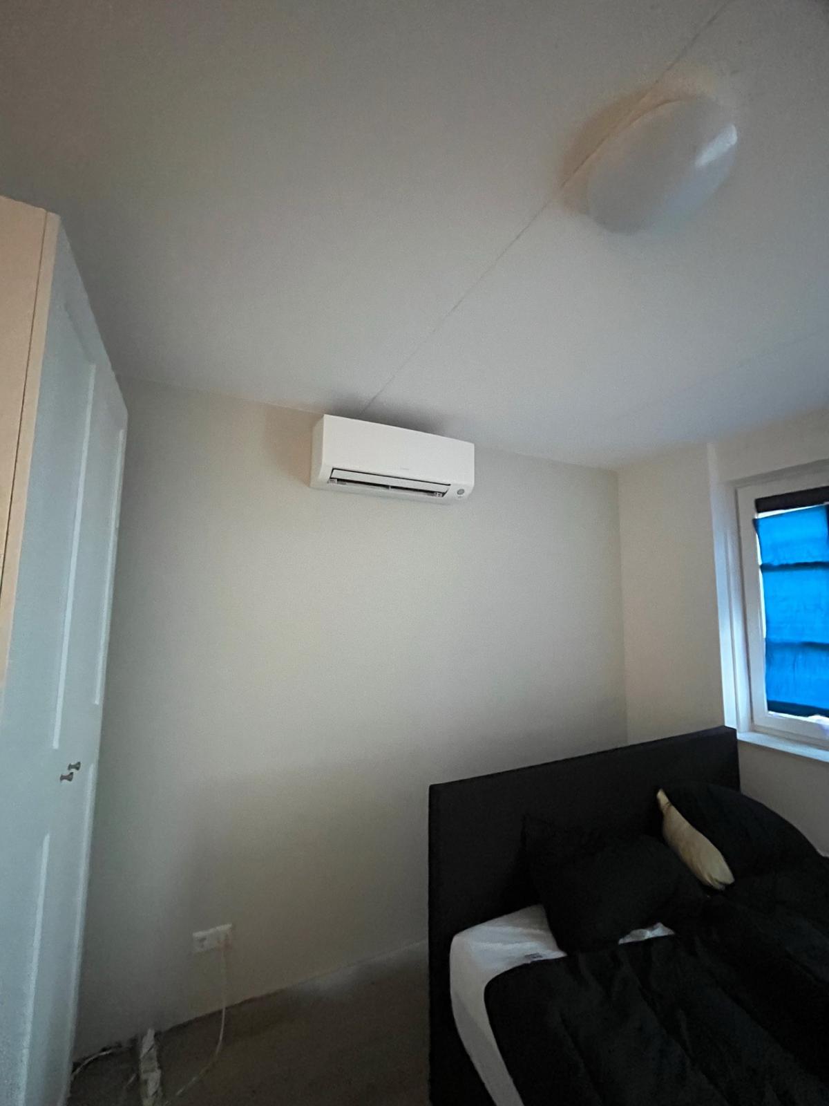 Installatie van een airco in Oosthuizen met onzichtbare leidingen
